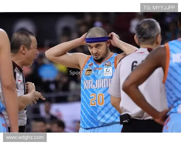 兰多夫连中两记三分浙江闪电开局八比二打停福建主场火力压制取势开门